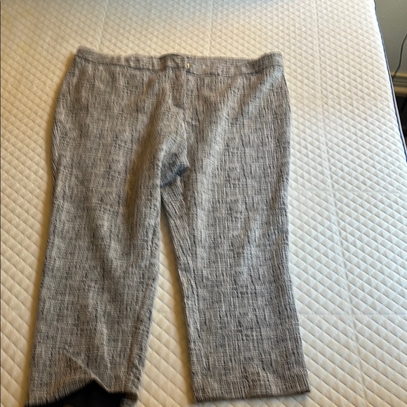 Amanda & Chelsea Textured Black and White Cropped Pants - Picture 1 of 7